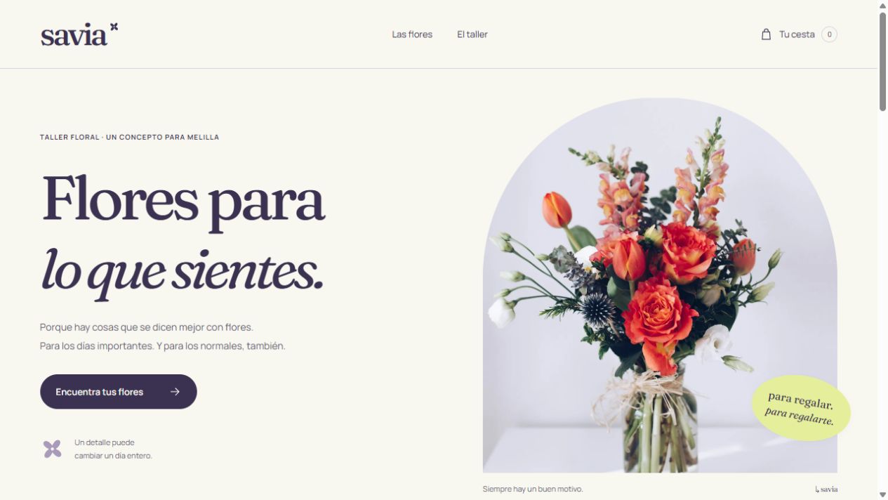 Web de Savia: taller floral con flores de colores, letras grandes y tonos lavanda